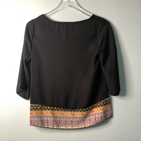 🌸 Boutique | black top with colored trim - Picture 4 of 4
